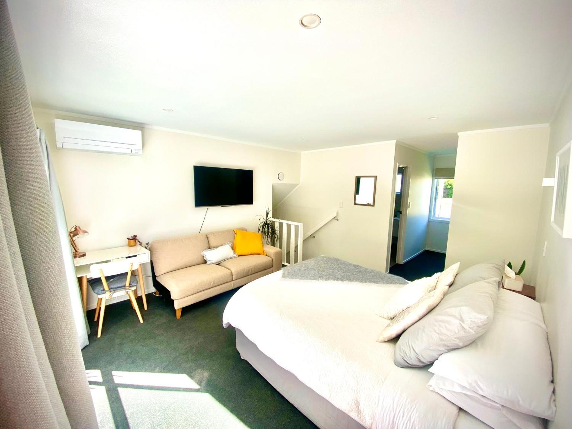 2 Mile Bay Guesthouse Taupo Exterior photo